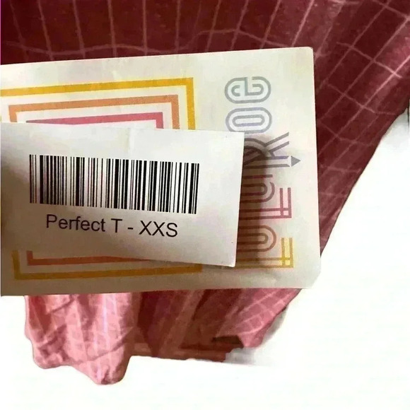 Lularoe XXS red & white reverse plaid  perfect tee . EUC. - Picture 3 of 5